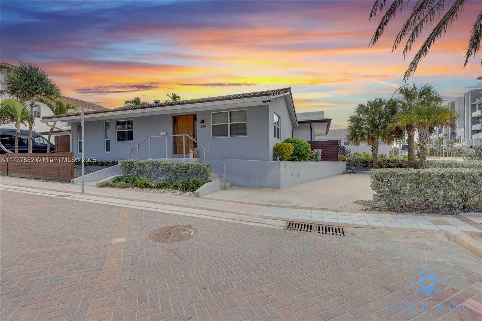 Small Image of 328 Missouri St, Hollywood, FL 33019, USA Number 4