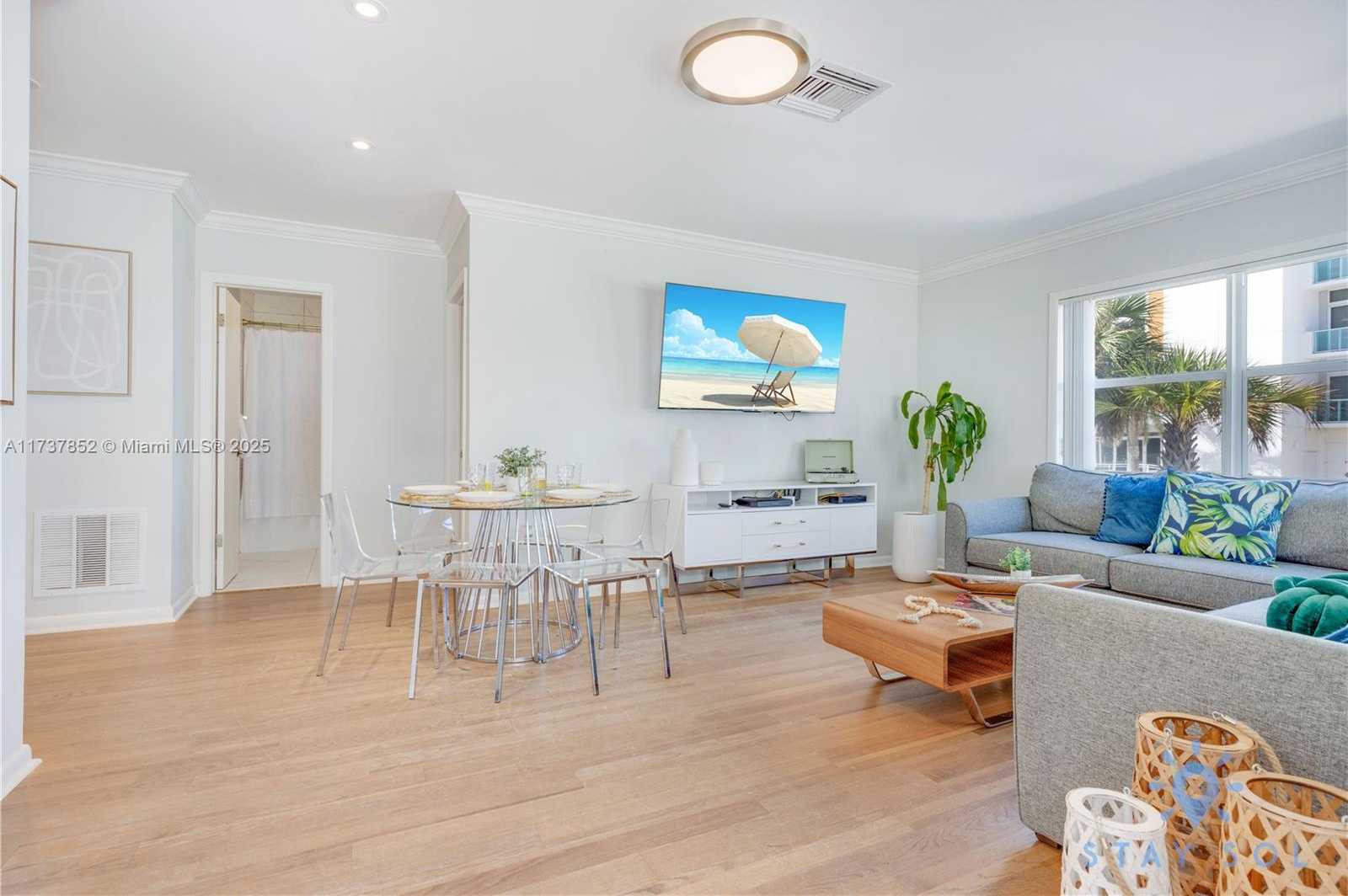 Small Image of 328 Missouri St, Hollywood, FL 33019, USA Number 9