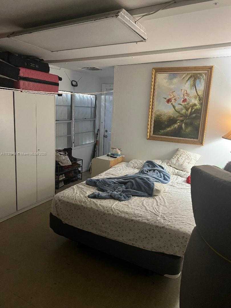 Small Image of 2381 NORTH EAST 137 ST, North Miami Beach Number 6