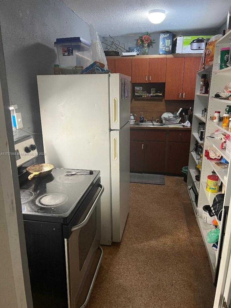 Small Image of 2381 NORTH EAST 137 ST, North Miami Beach Number 8