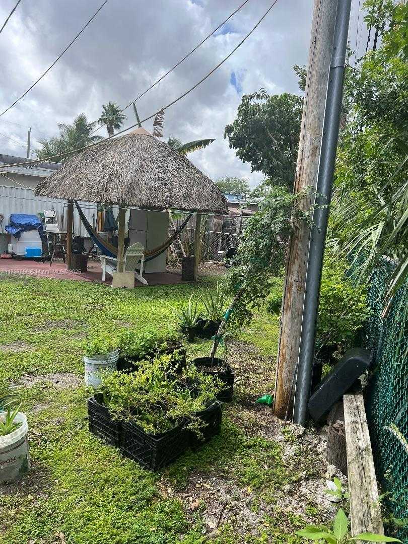 Small Image of 2381 NORTH EAST 137 ST, North Miami Beach Number 9