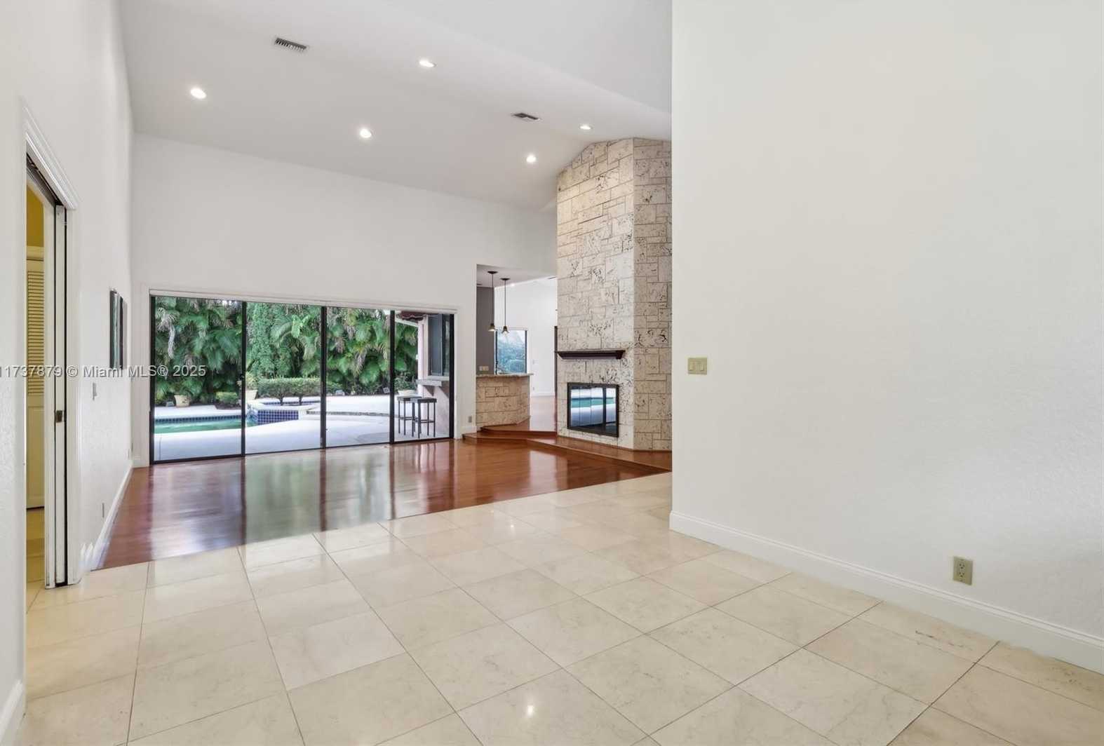 Small Image of 1755 EAGLE TRACE BLVD, Coral Springs Number 3