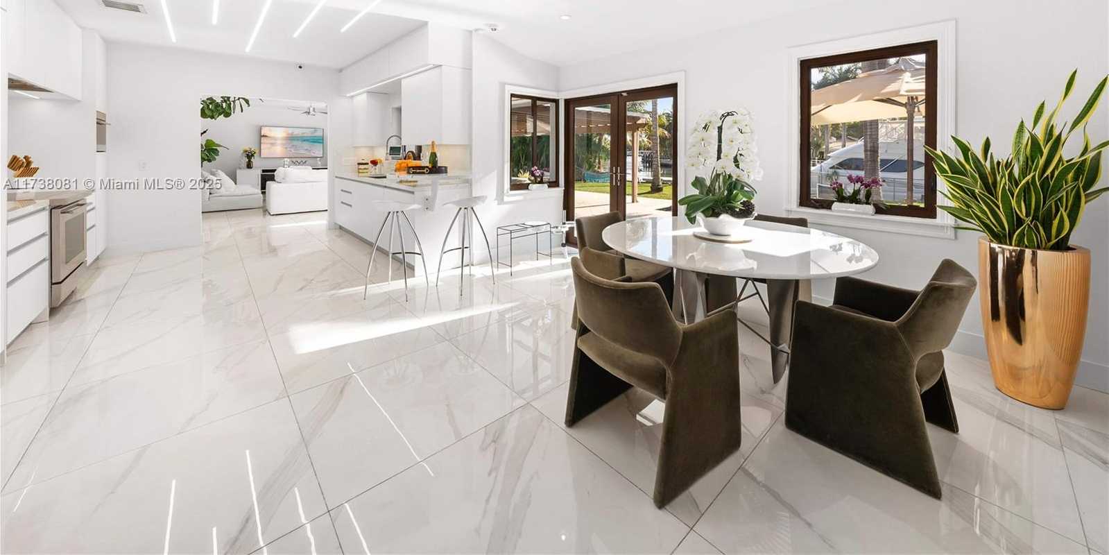 Small Image of 1070 BELLE MEADE ISLAND DR, Miami Number 11