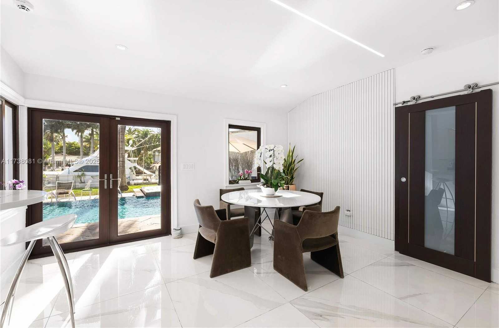 Small Image of 1070 BELLE MEADE ISLAND DR, Miami Number 14