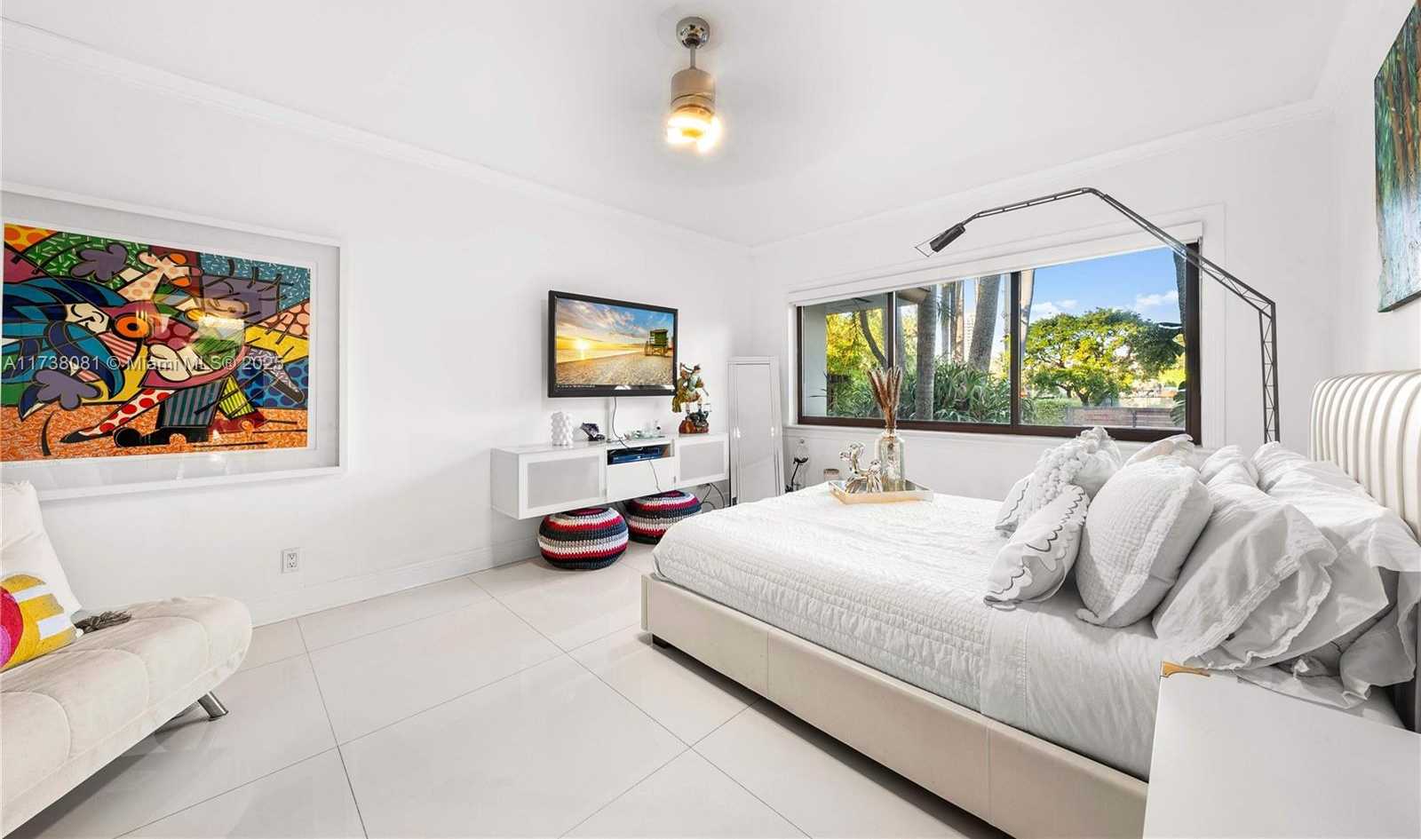 Small Image of 1070 BELLE MEADE ISLAND DR, Miami Number 20