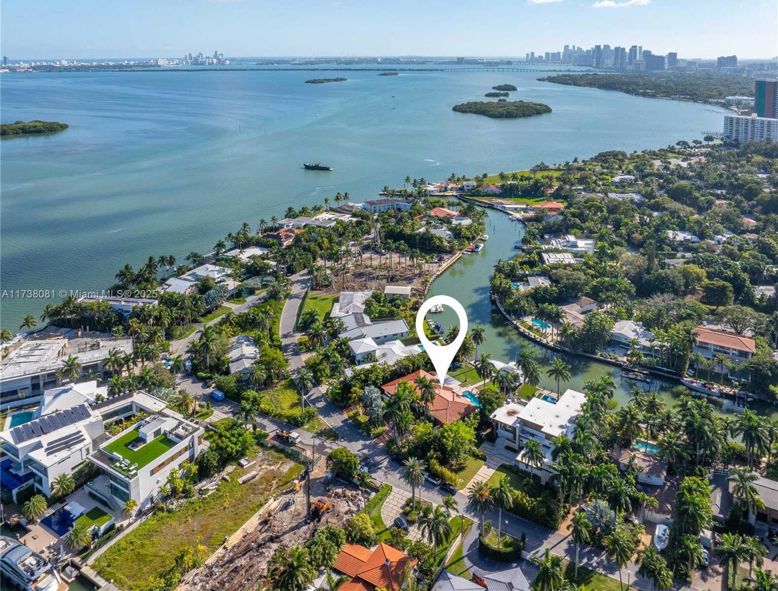 Small Image of 1070 BELLE MEADE ISLAND DR, Miami Number 27