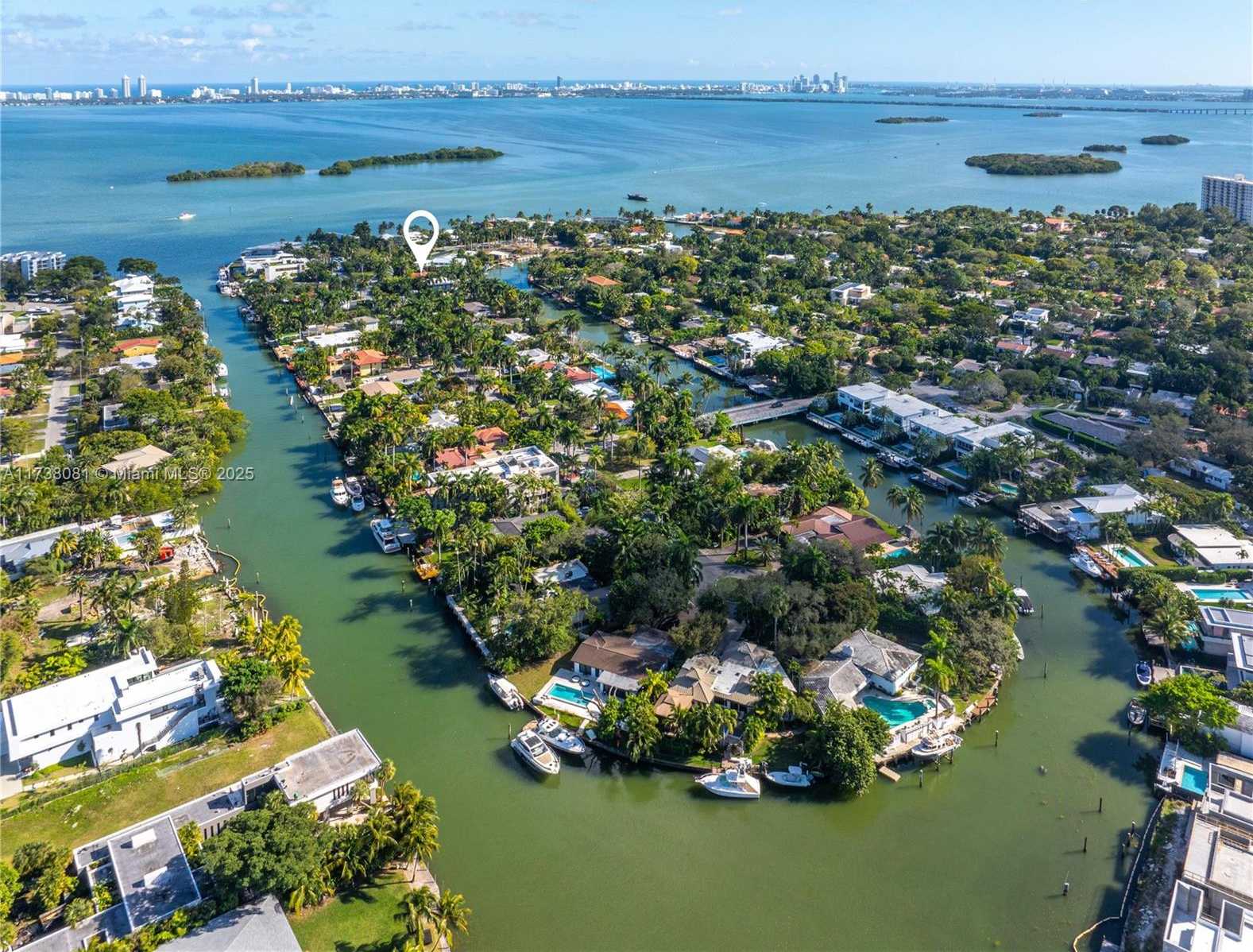 Small Image of 1070 BELLE MEADE ISLAND DR, Miami Number 28