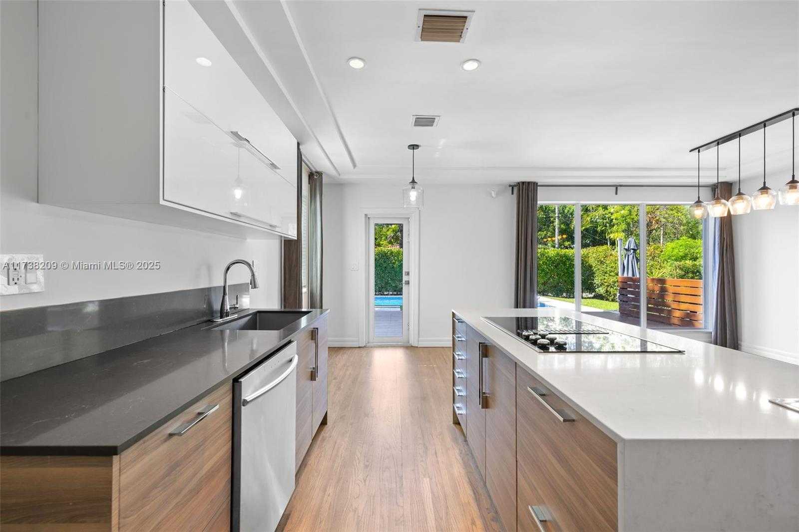 Small Image of 339 NORTH EAST 100TH ST, Miami Shores Number 14