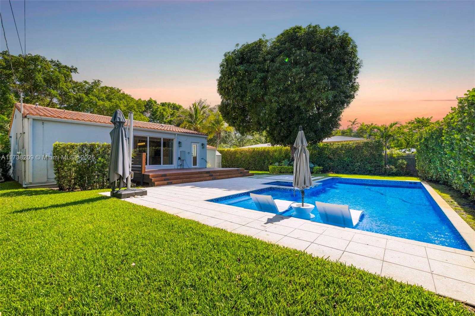 Small Image of 339 NORTH EAST 100TH ST, Miami Shores Number 5