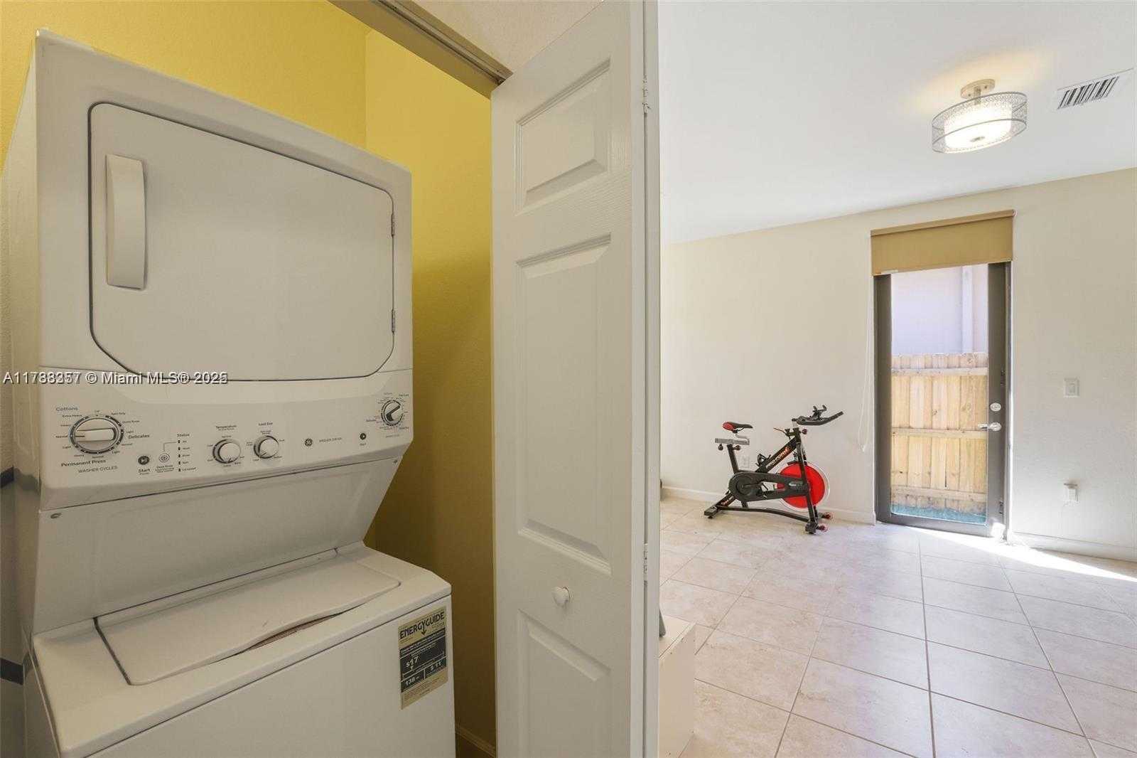 Small Image of 516 SOUTH EAST 35TH TER, Homestead Number 14
