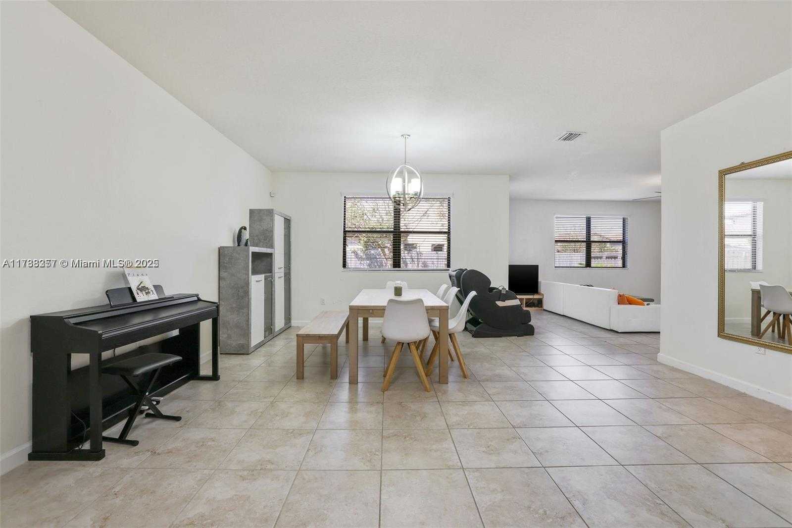 Small Image of 516 SOUTH EAST 35TH TER, Homestead Number 3