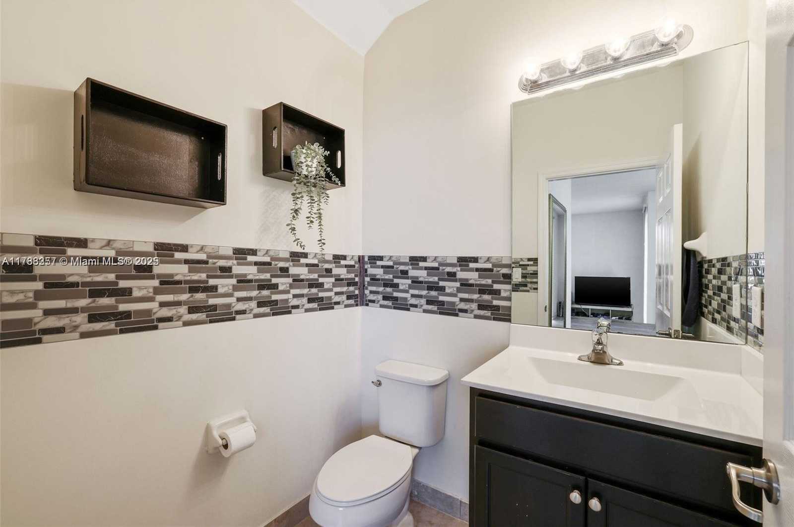 Small Image of 516 SOUTH EAST 35TH TER, Homestead Number 5