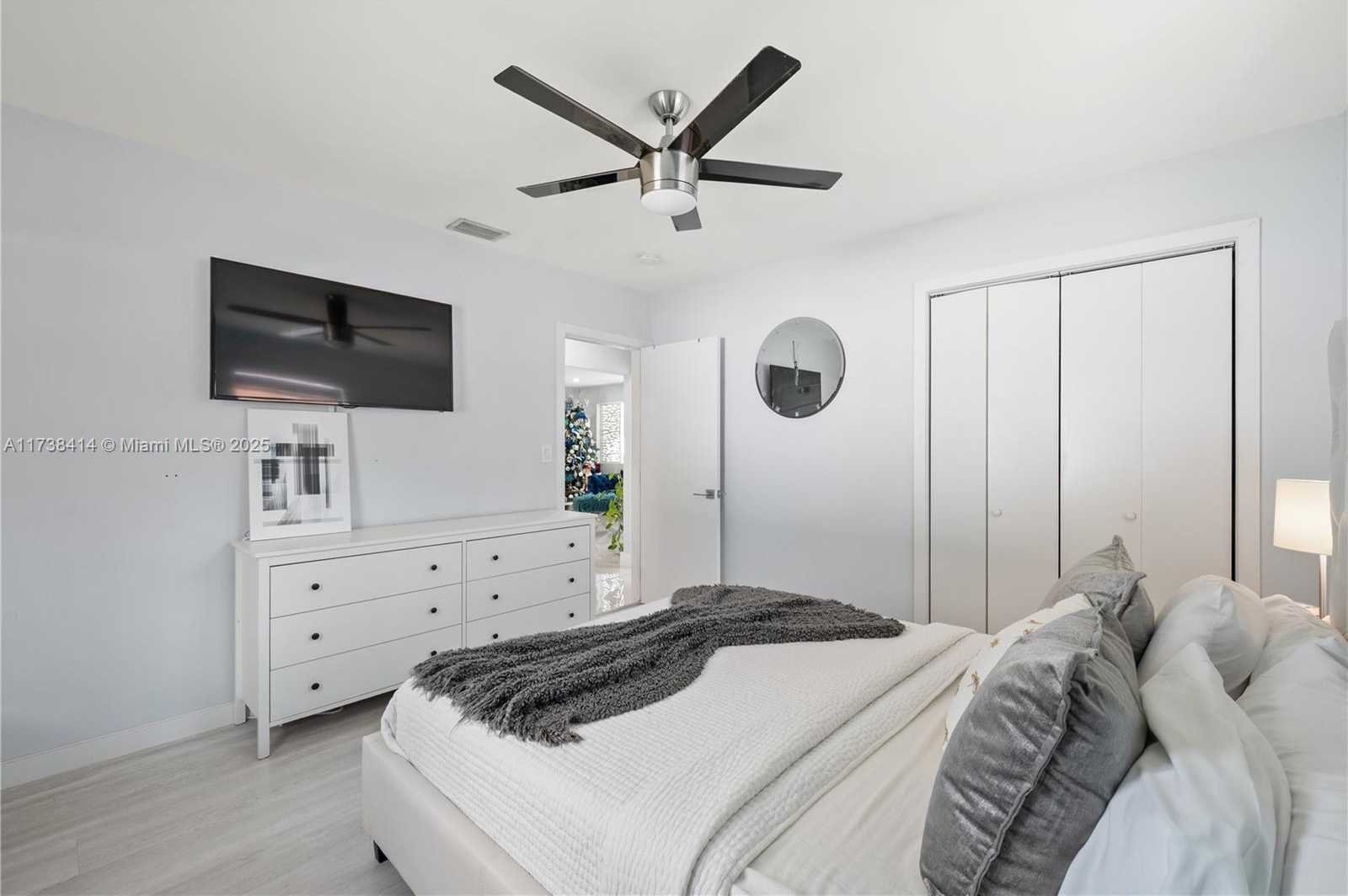Small Image of 1410 SOUTH 22ND AVE, Hollywood Number 17