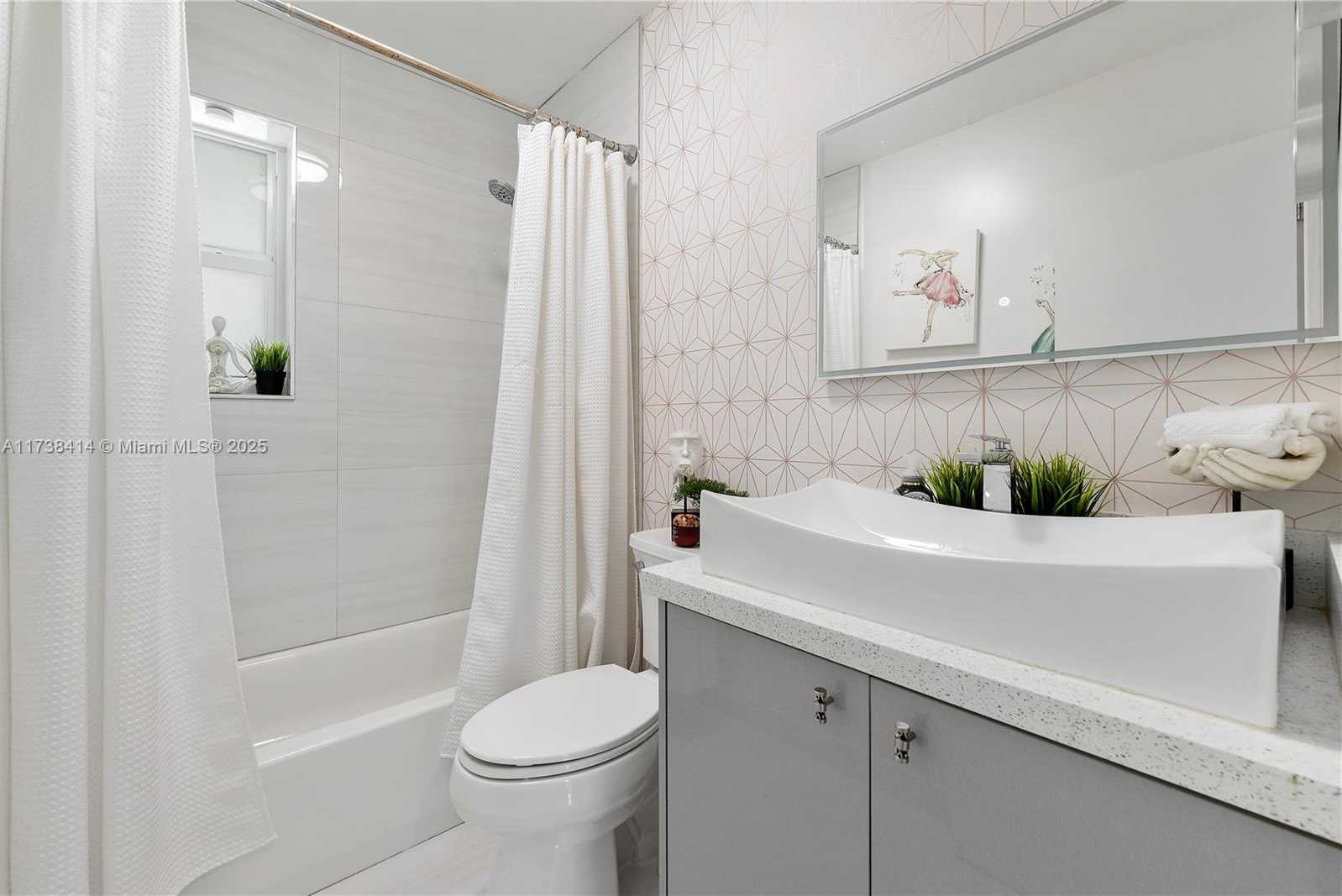 Small Image of 1410 SOUTH 22ND AVE, Hollywood Number 18
