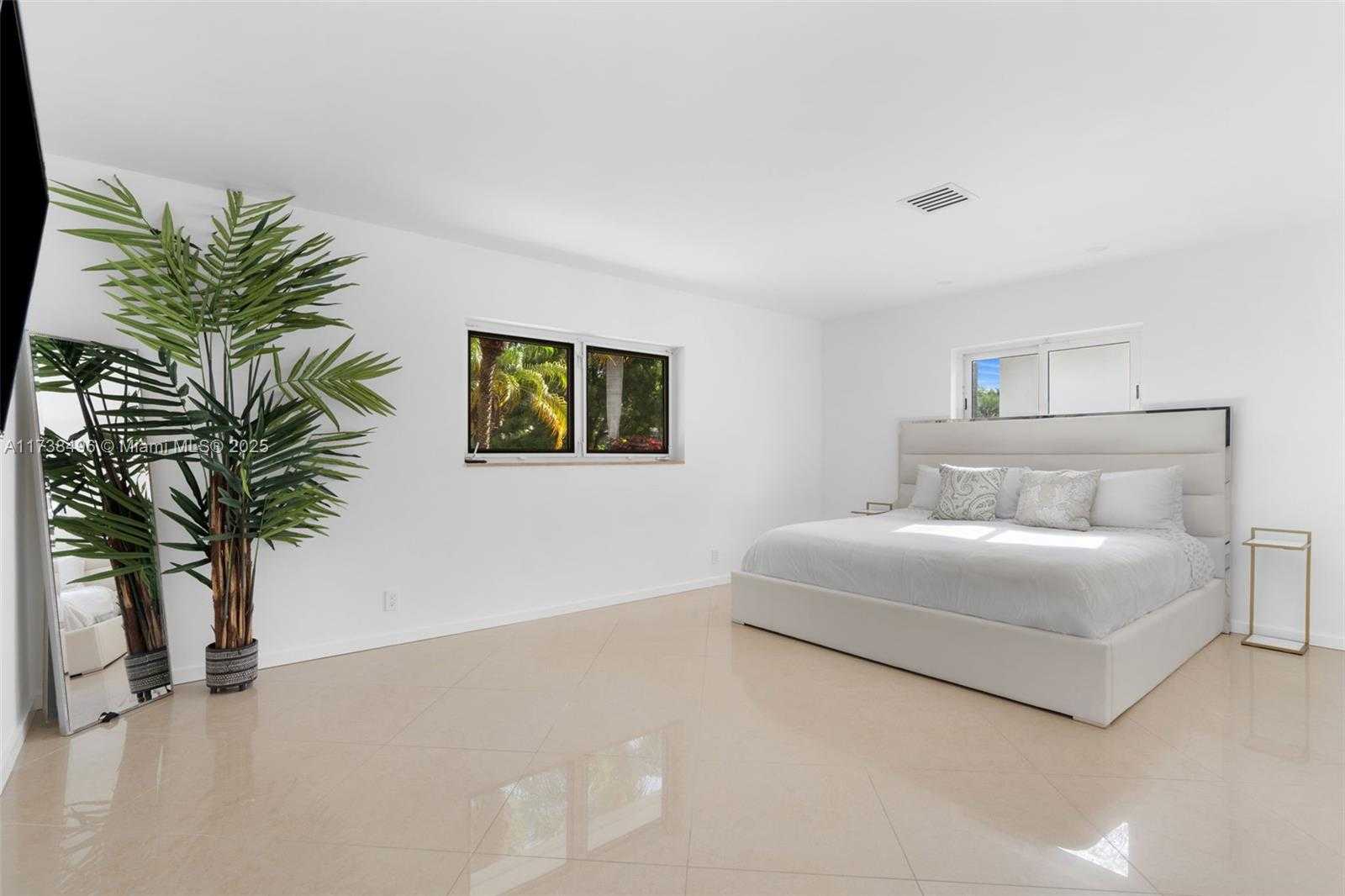 Small Image of 1144 ADAMS ST, Hollywood Number 16