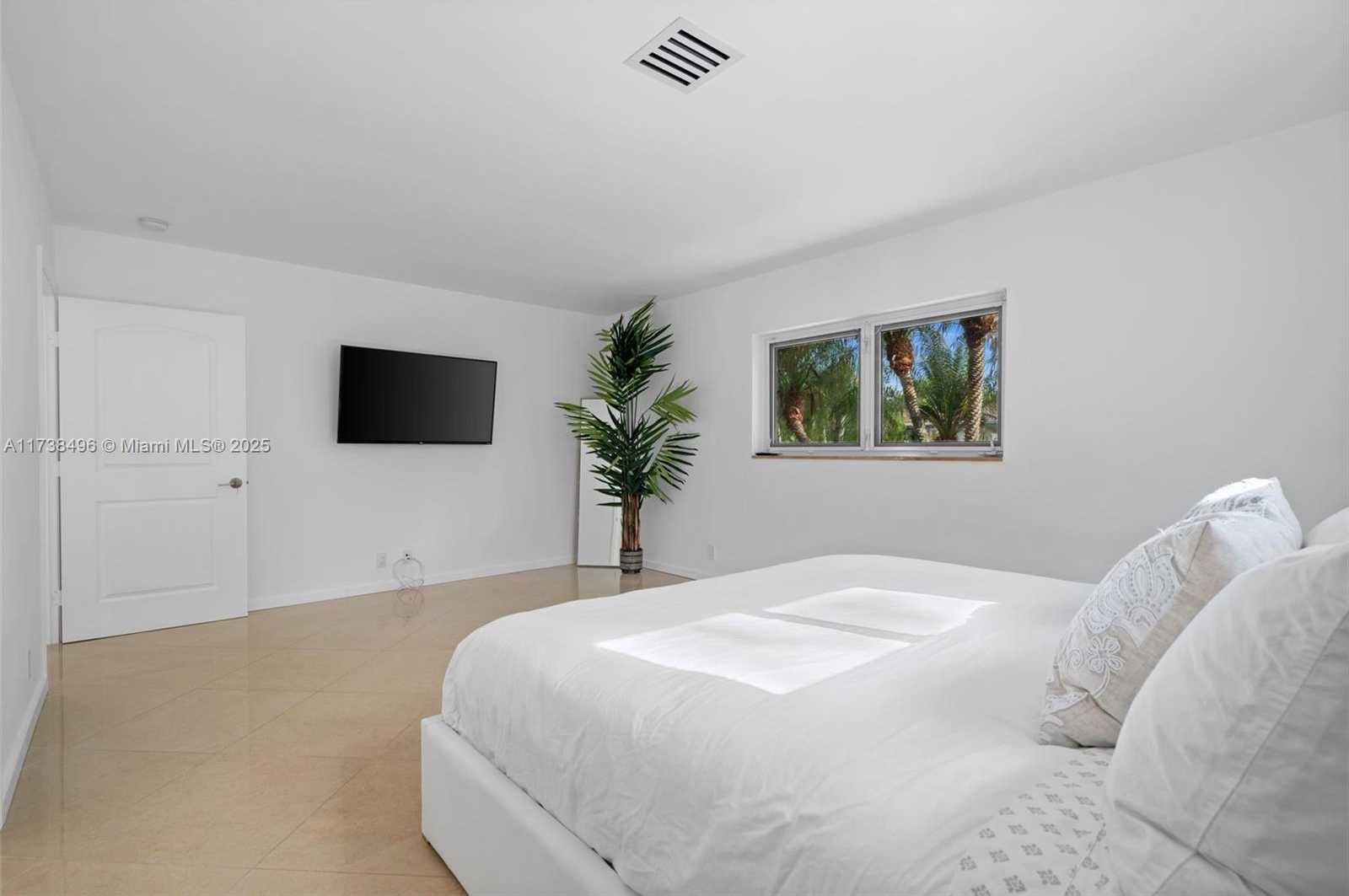 Small Image of 1144 ADAMS ST, Hollywood Number 17