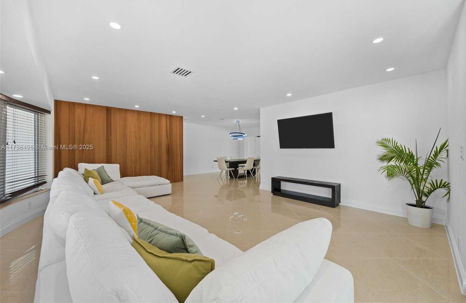 Small Image of 1144 ADAMS ST, Hollywood Number 2