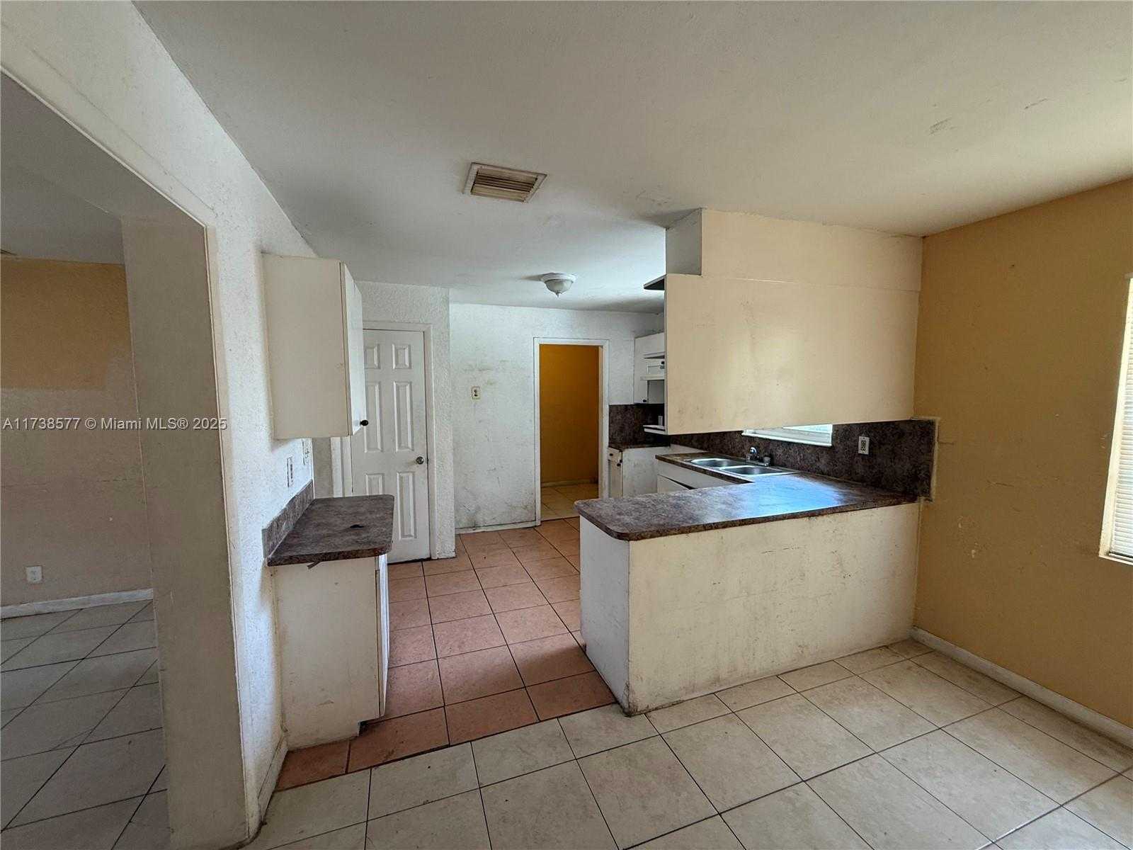 Small Image of 800 NORTH WEST 6TH AVE, Pompano Beach Number 15