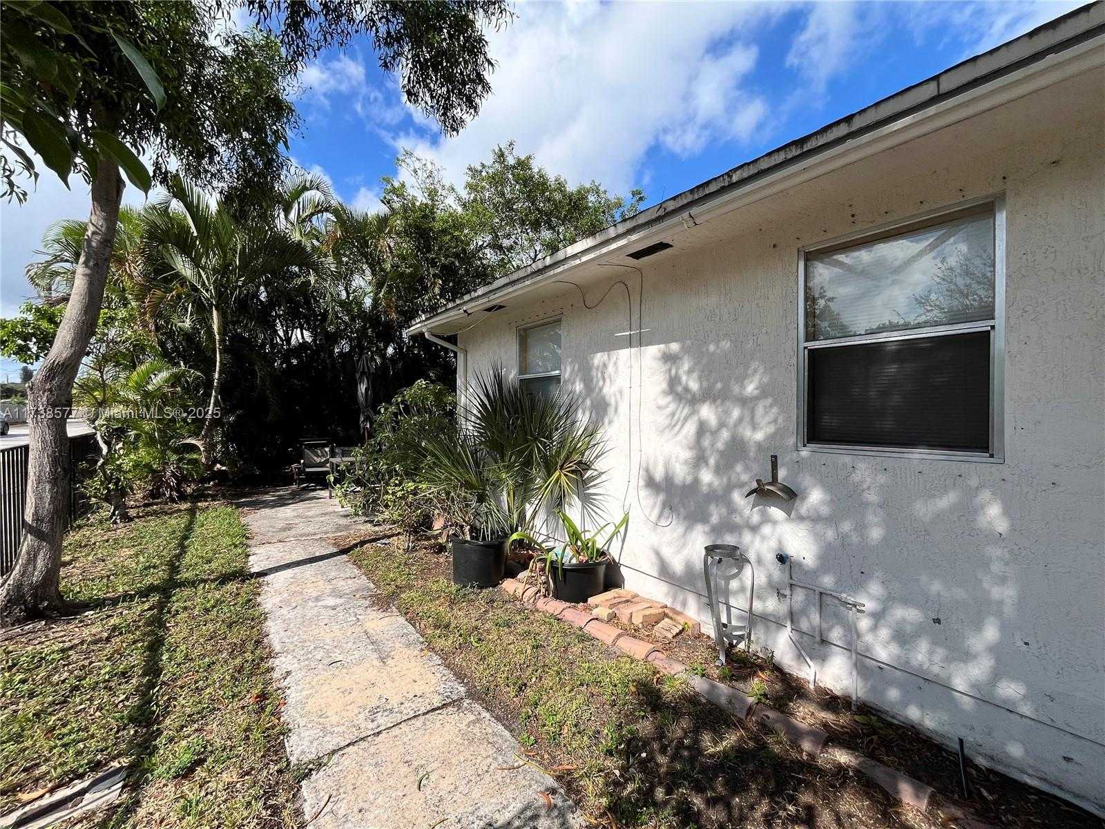 Small Image of 800 NORTH WEST 6TH AVE, Pompano Beach Number 6