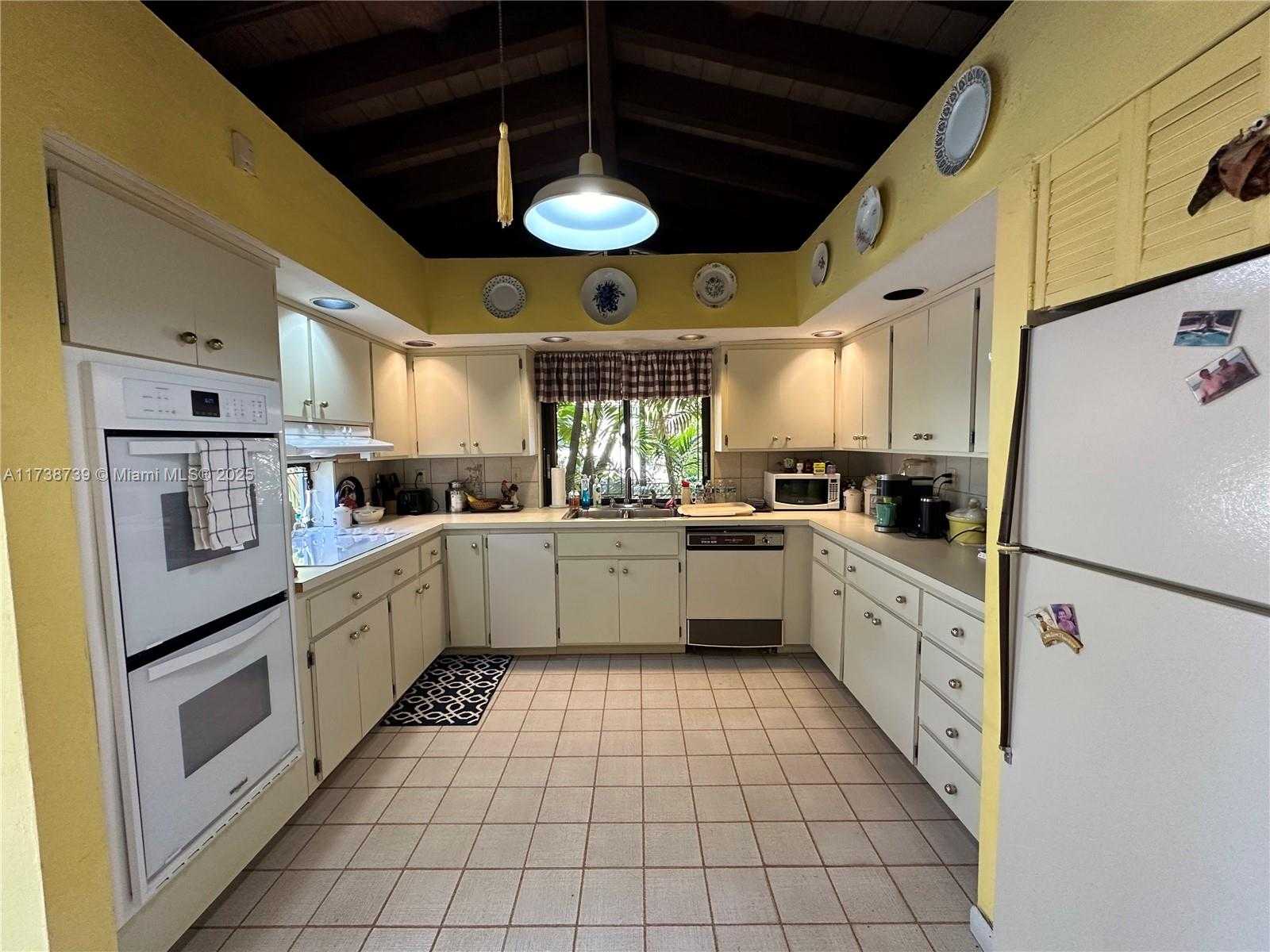 Small Image of 419 BLUE RD, Coral Gables Number 9