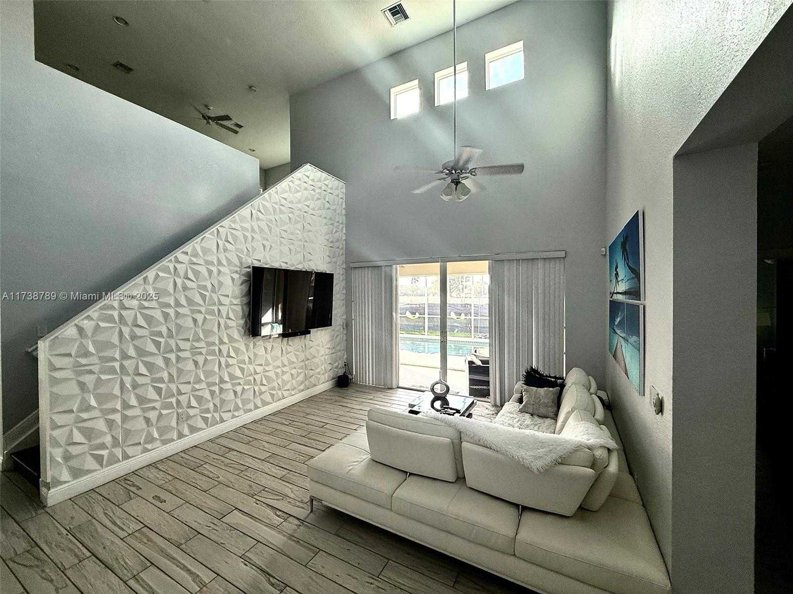 Small Image of 2602 AUGUSTA DR, Homestead Number 4