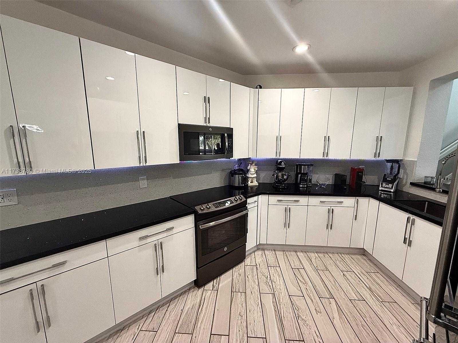 Small Image of 2602 AUGUSTA DR, Homestead Number 8