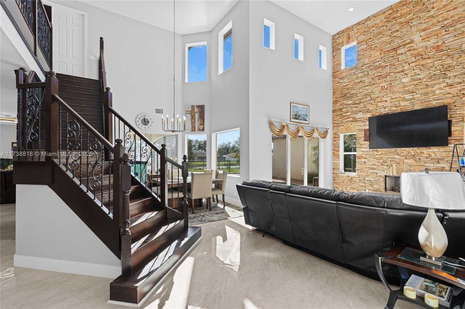 Small Image of 4102 ARTESA DR, Boynton Beach Number 3