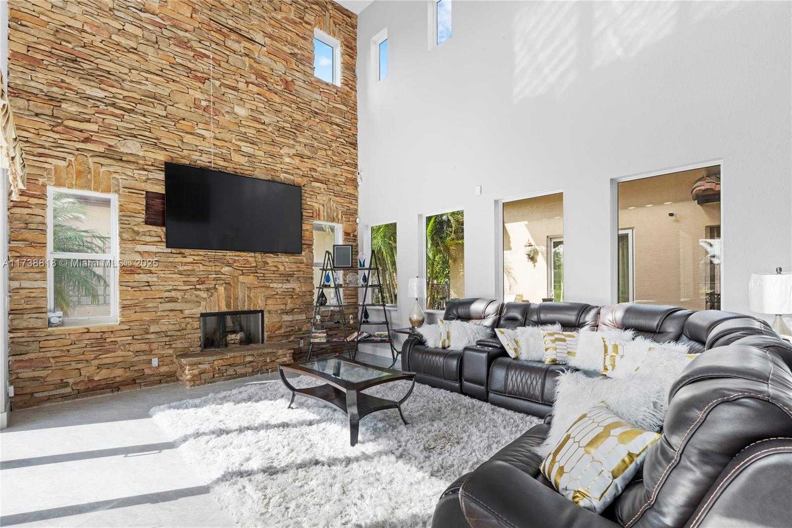 Small Image of 4102 ARTESA DR, Boynton Beach Number 4