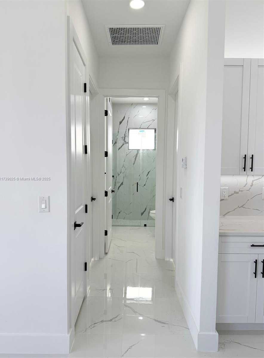 Small Image of 2515 NE 5TH PL, Cape Coral Number 11