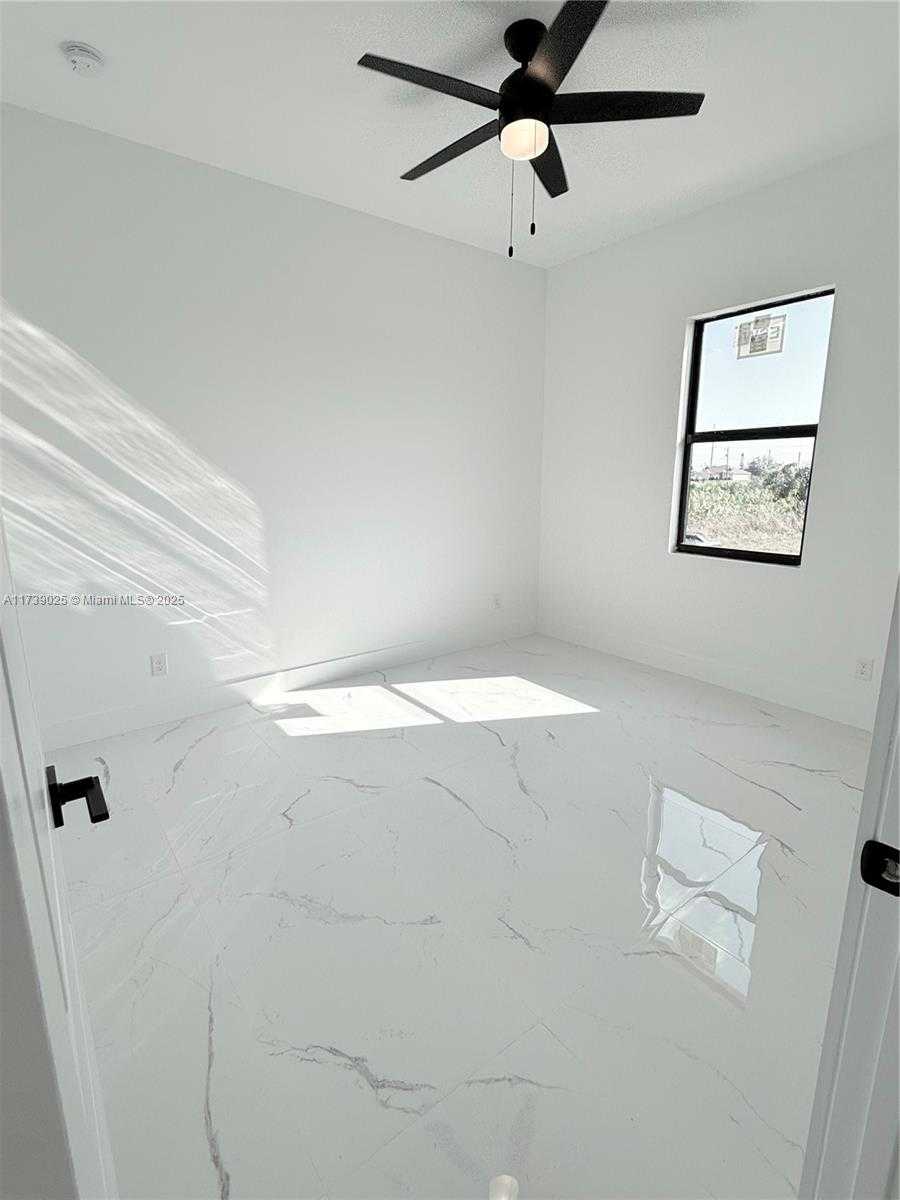 Small Image of 2515 NE 5TH PL, Cape Coral Number 13