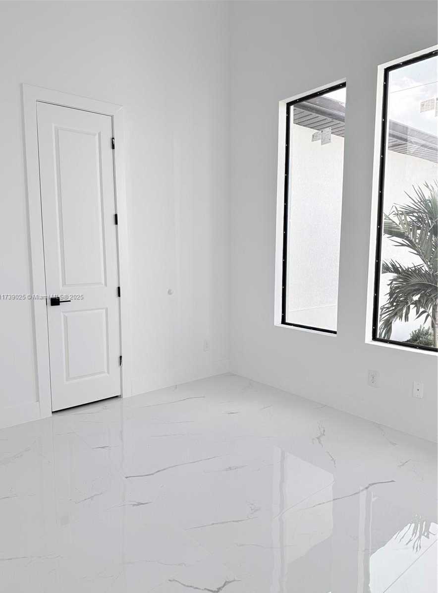 Small Image of 2515 NE 5TH PL, Cape Coral Number 17