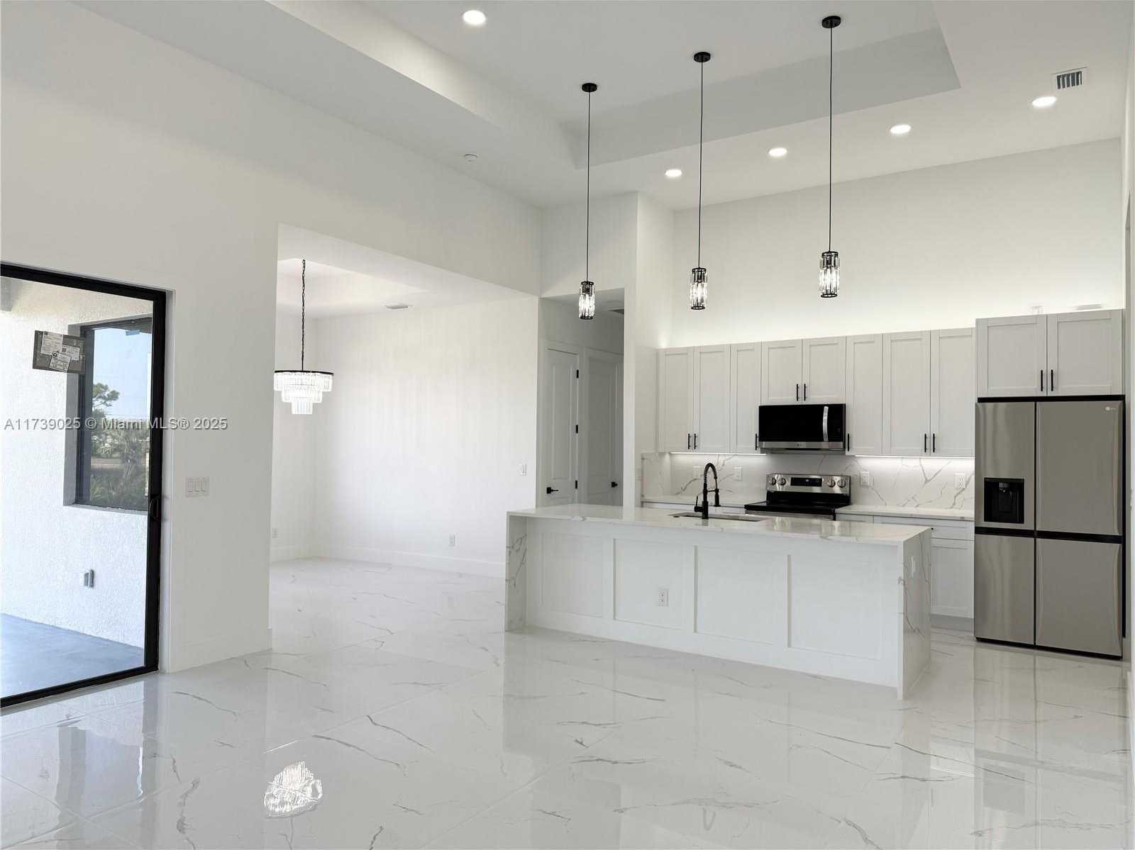 Small Image of 2515 NE 5TH PL, Cape Coral Number 3
