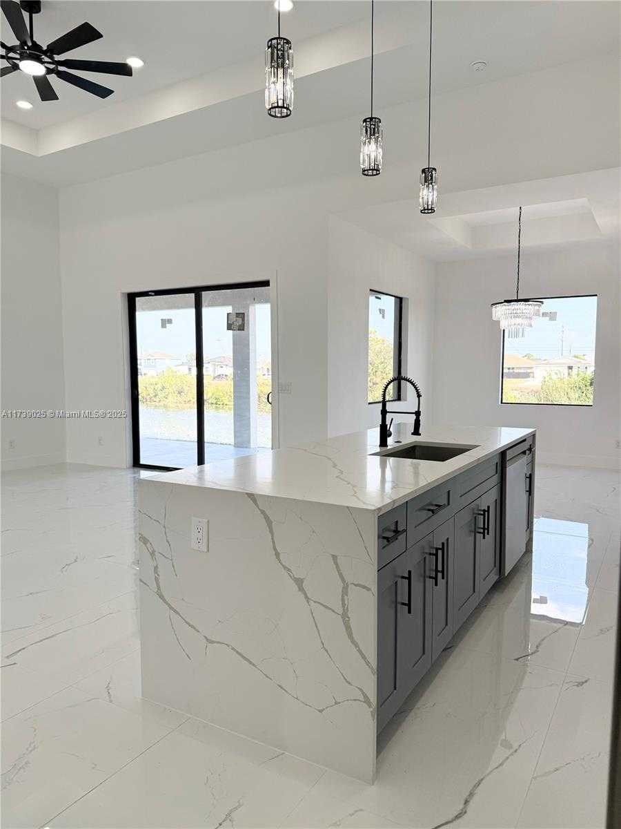 Small Image of 2515 NE 5TH PL, Cape Coral Number 5