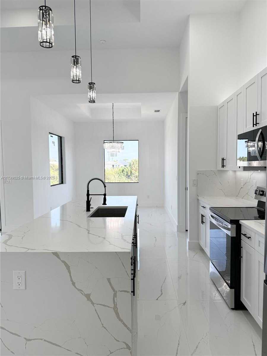 Small Image of 2515 NE 5TH PL, Cape Coral Number 6