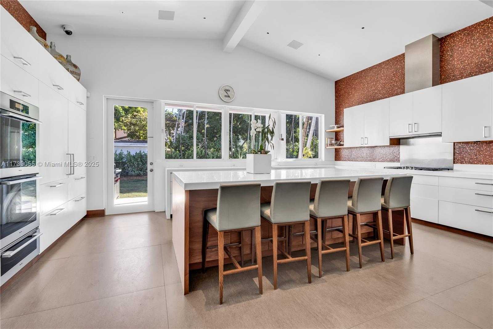 Small Image of 5763 NORTH BAY RD, Miami Beach Number 12