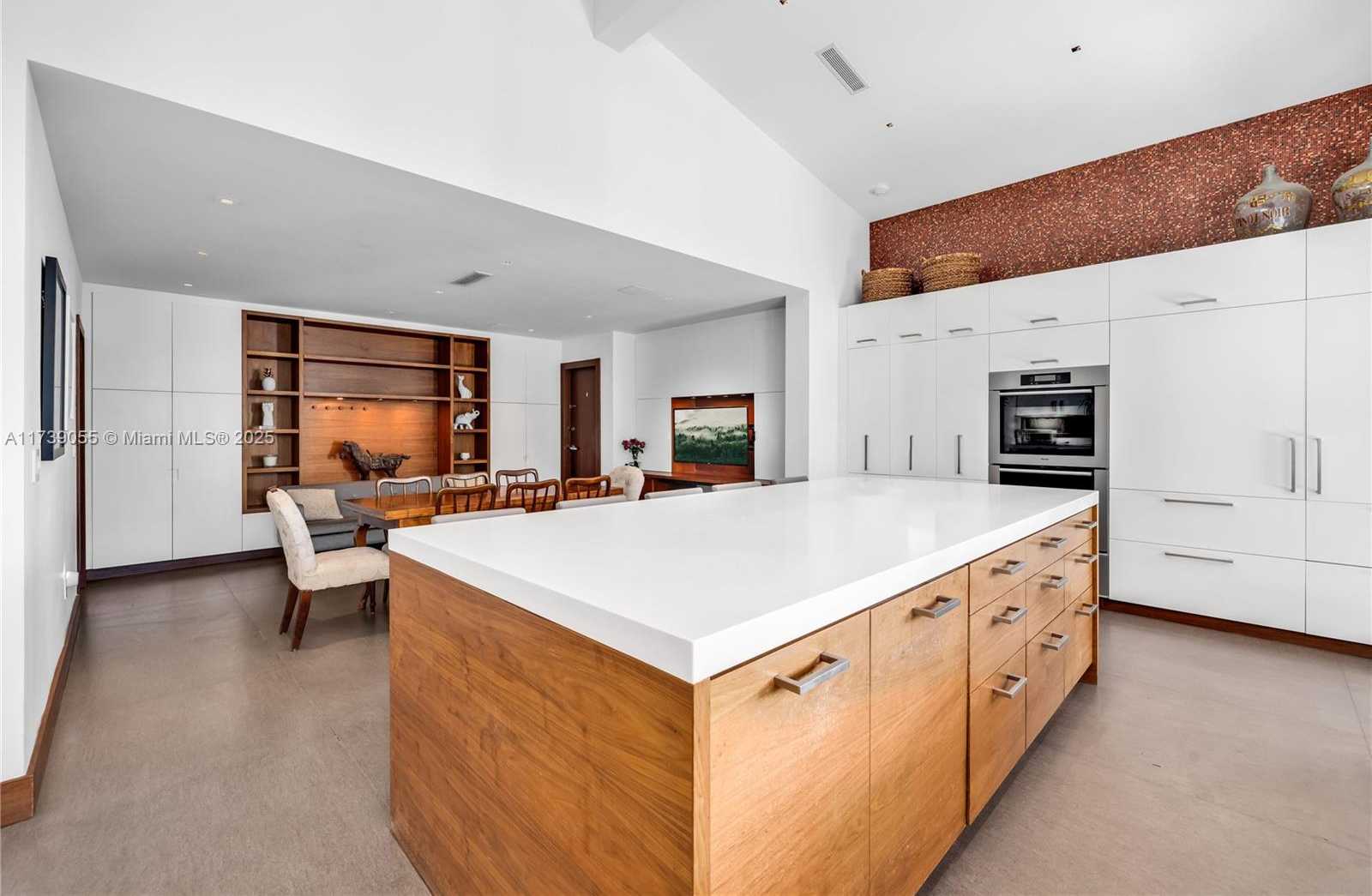 Small Image of 5763 NORTH BAY RD, Miami Beach Number 14
