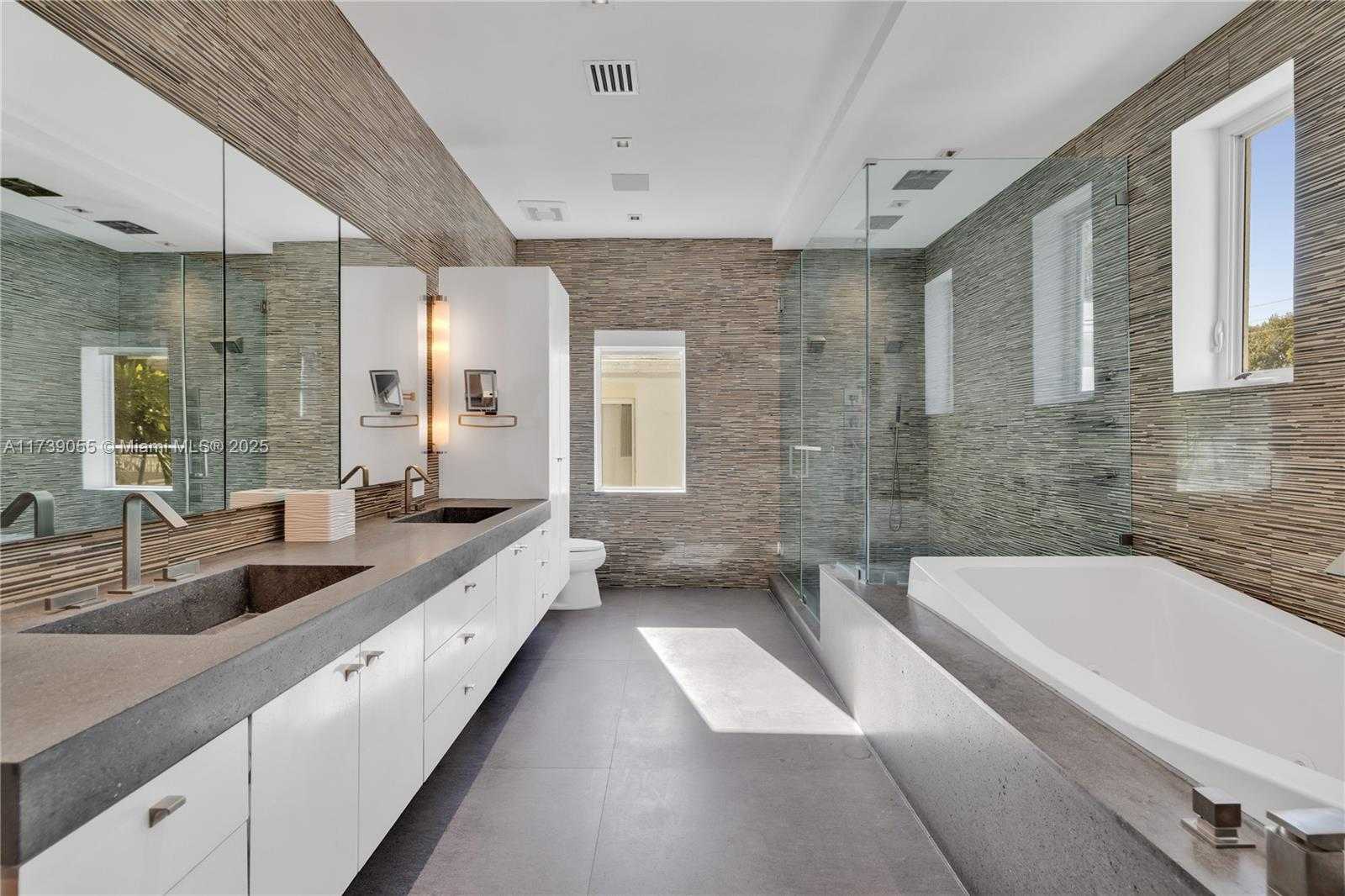 Small Image of 5763 NORTH BAY RD, Miami Beach Number 16