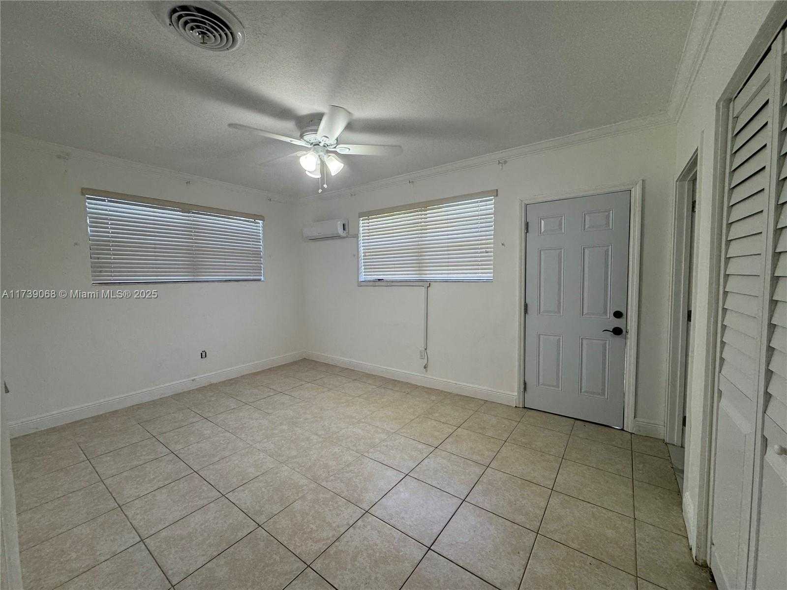 Small Image of 9460, Cutler Bay Number 14