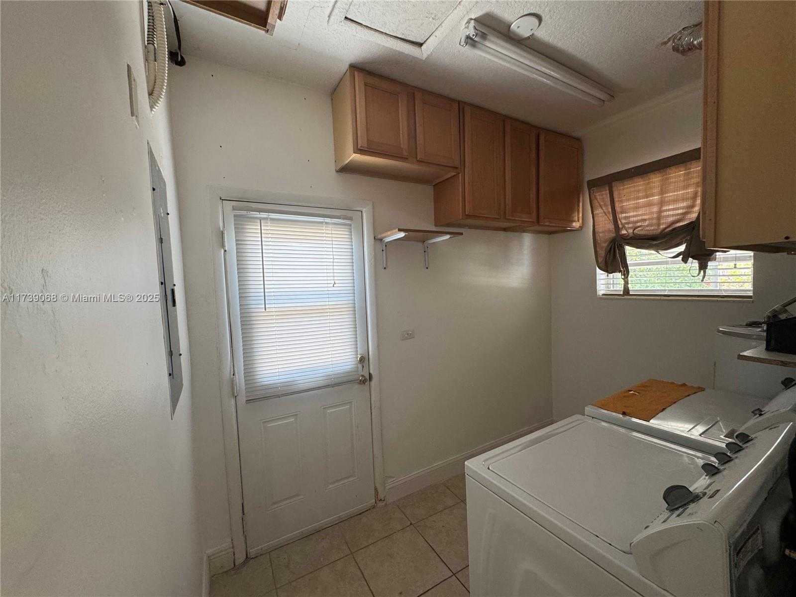 Small Image of 9460, Cutler Bay Number 18