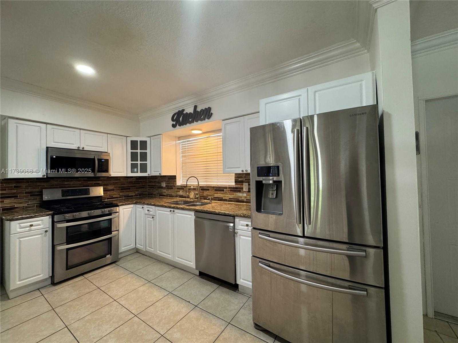 Small Image of 9460, Cutler Bay Number 5