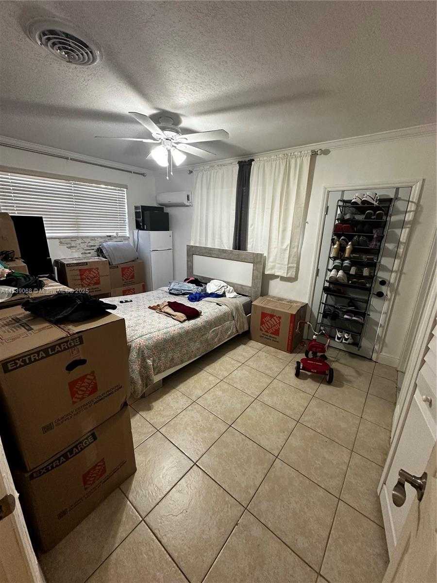 Small Image of 9460, Cutler Bay Number 7