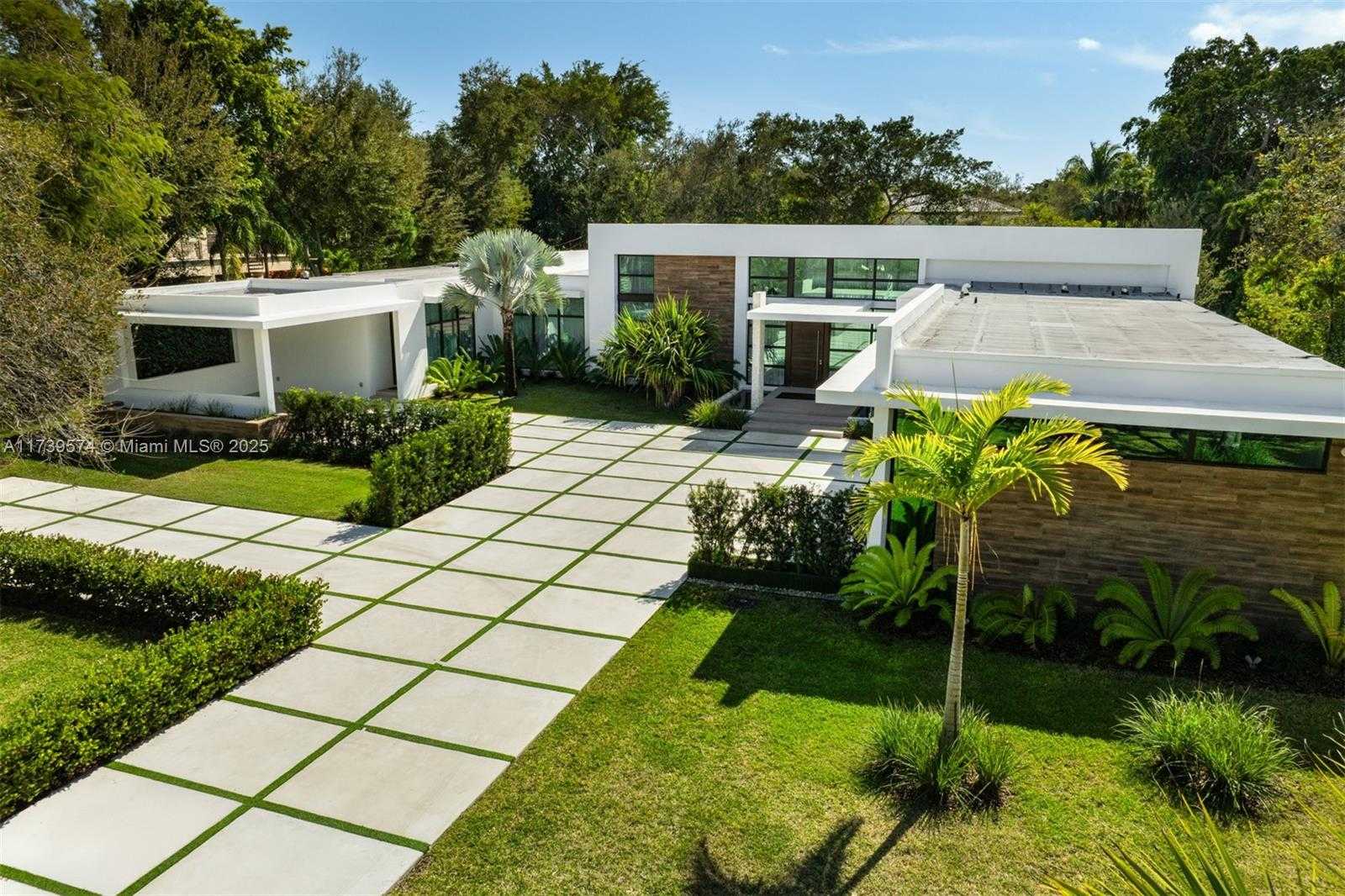Small Image of 6830 SOUTH WEST 104TH ST, Pinecrest Number 47