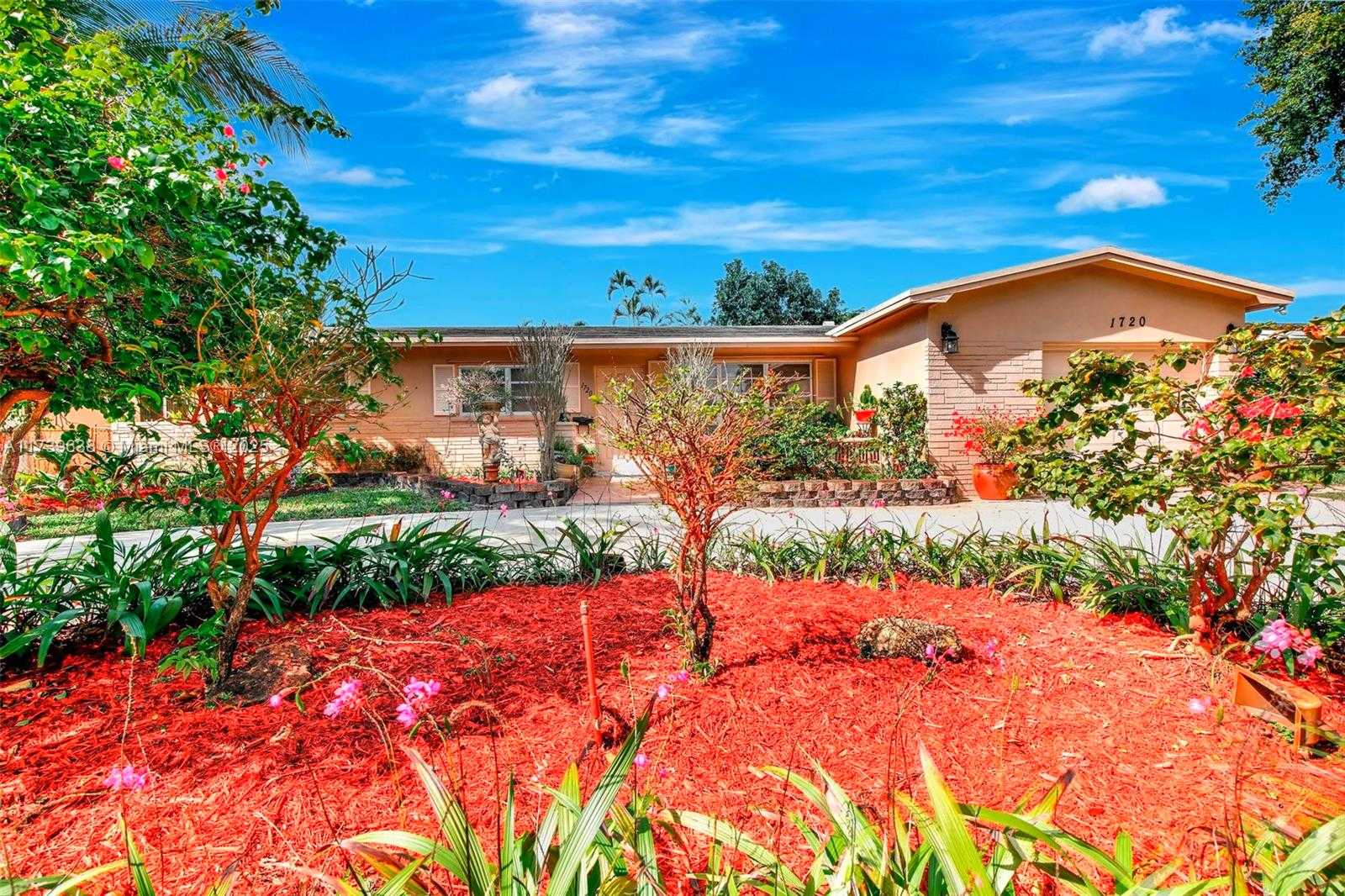 Small Image of 1720 NORTH WEST 85TH WAY, Pembroke Pines Number 3
