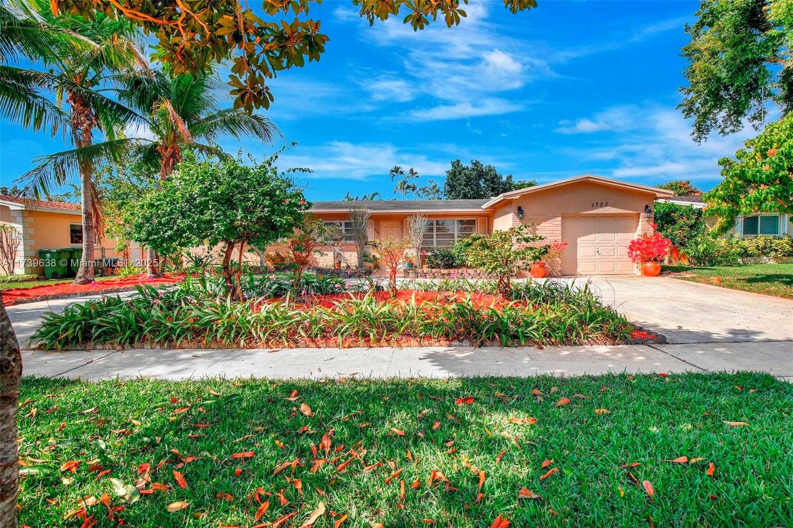 Small Image of 1720 NORTH WEST 85TH WAY, Pembroke Pines Number 4