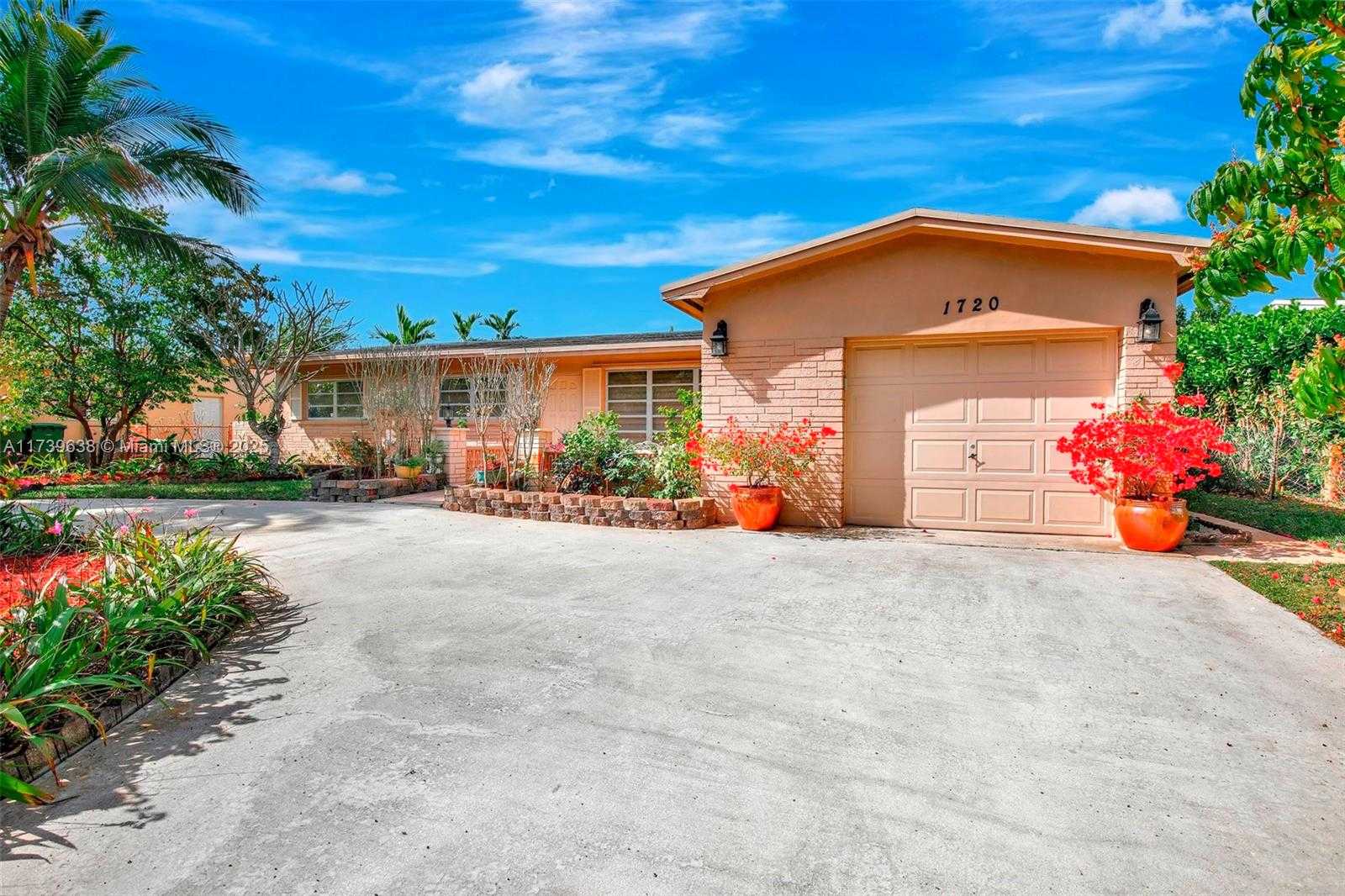 Small Image of 1720 NORTH WEST 85TH WAY, Pembroke Pines Number 5