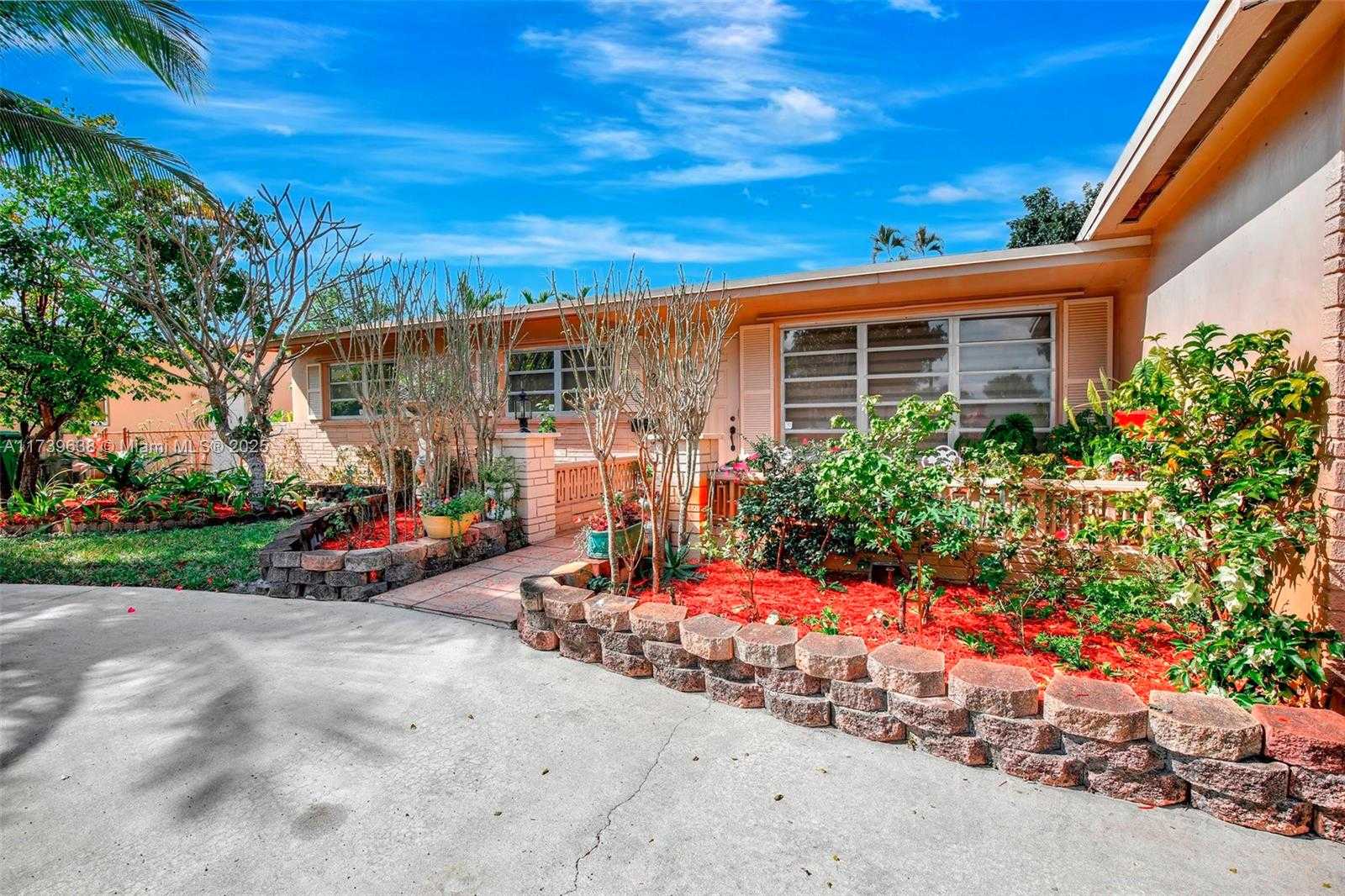 Small Image of 1720 NORTH WEST 85TH WAY, Pembroke Pines Number 6