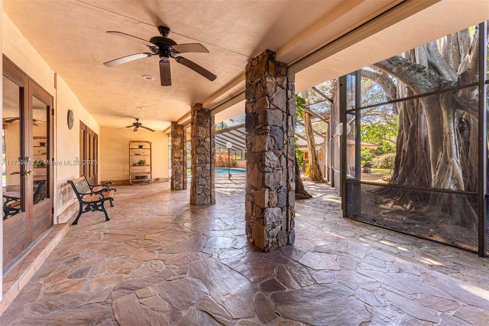 Small Image of 9490 OLD CUTLER LN, Coral Gables Number 14