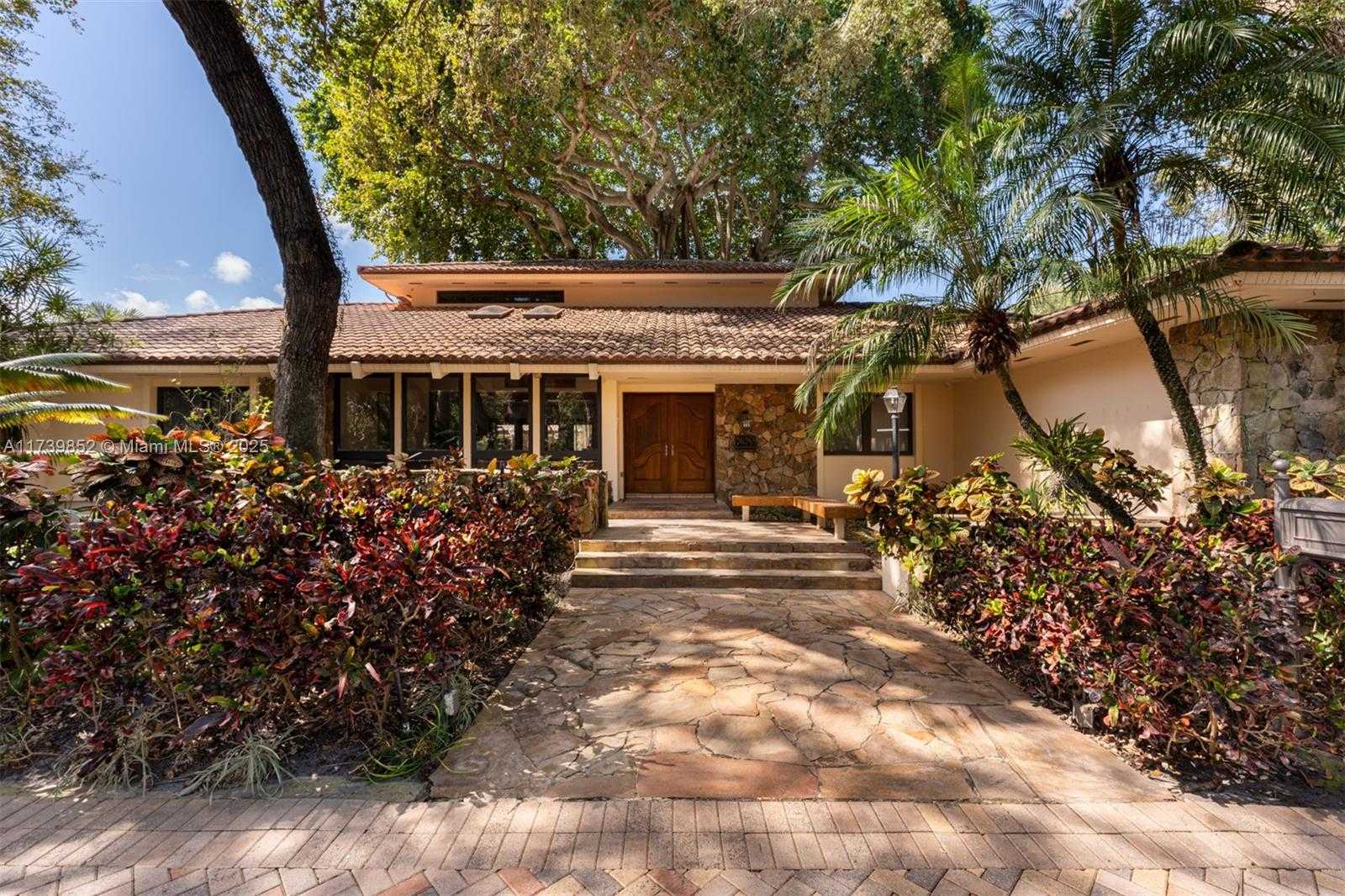 Small Image of 9490 OLD CUTLER LN, Coral Gables Number 2