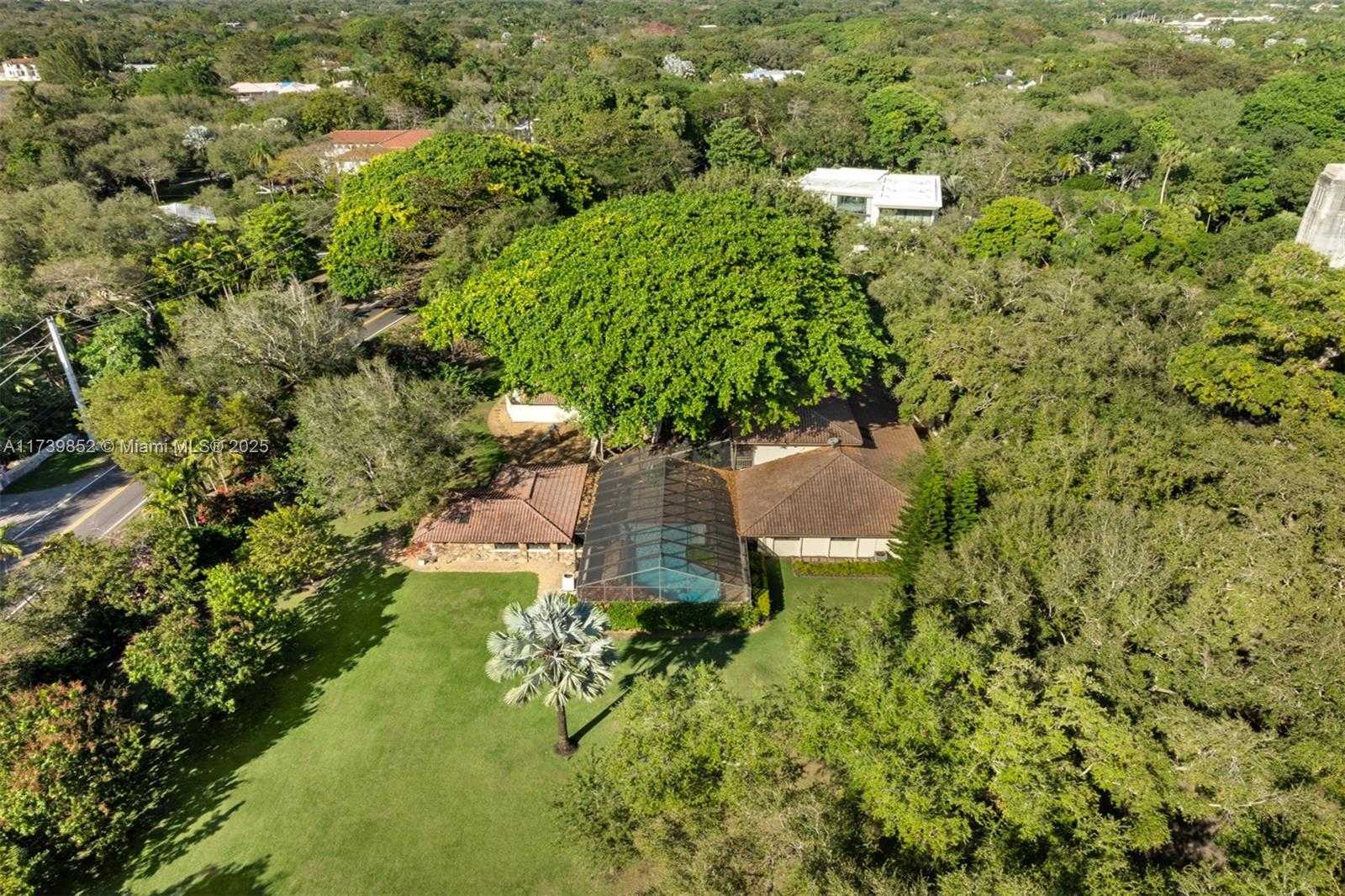 Small Image of 9490 OLD CUTLER LN, Coral Gables Number 23
