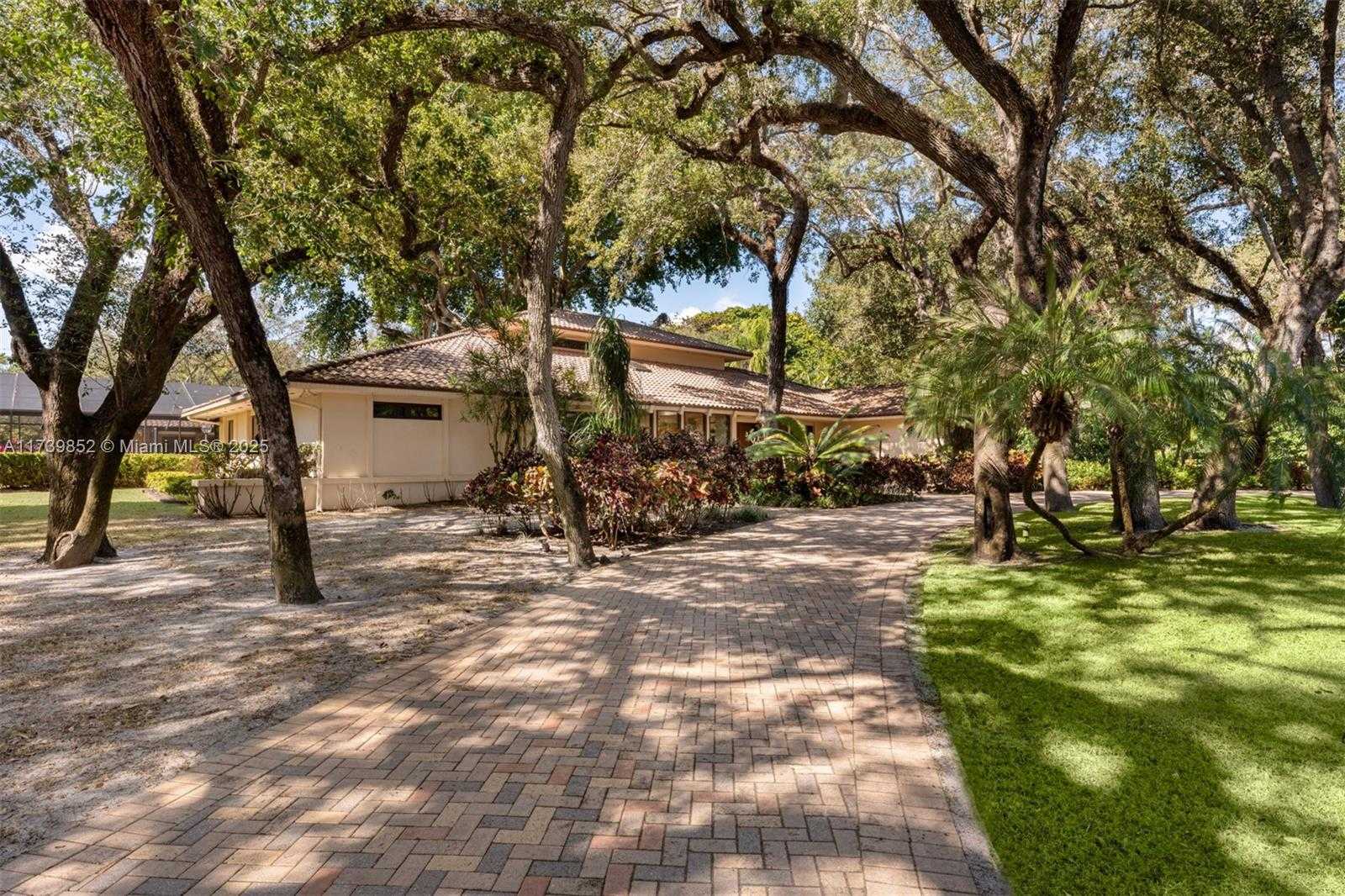 Small Image of 9490 OLD CUTLER LN, Coral Gables Number 3
